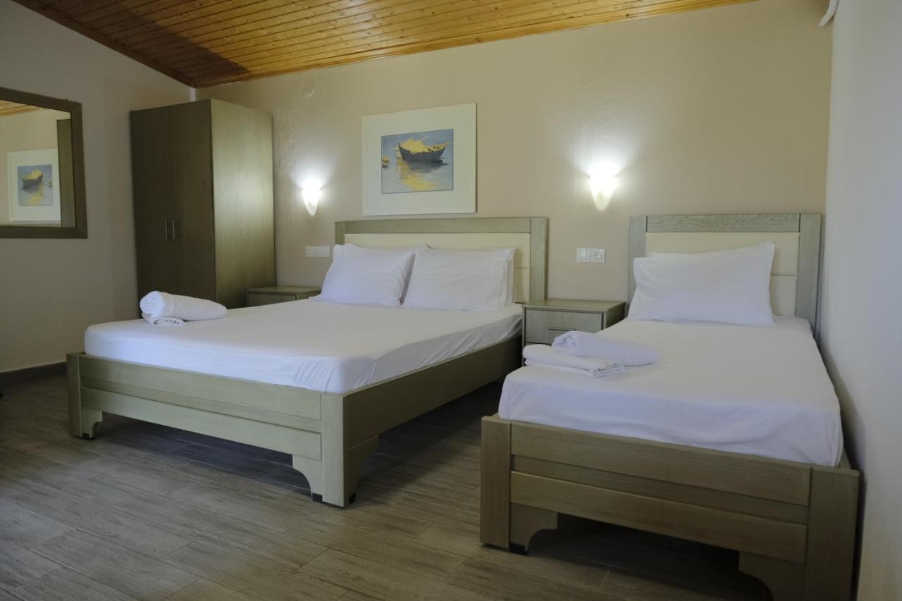 Alekas Hotel *